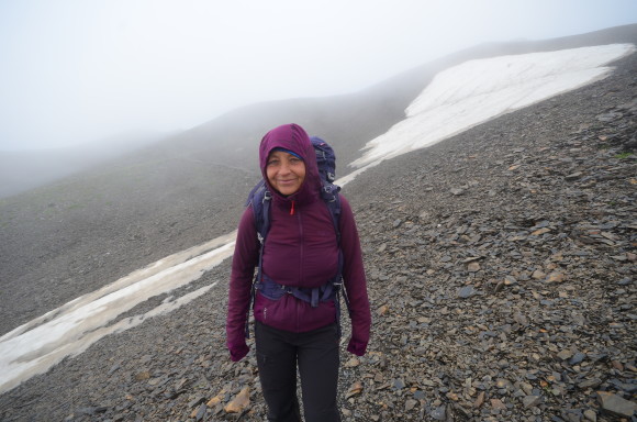 V sedle Chaukhi (3338 m) ležel i v srpnu sníh. S termoprádlem jsme tu ale ve Fluxu vystačili. 
